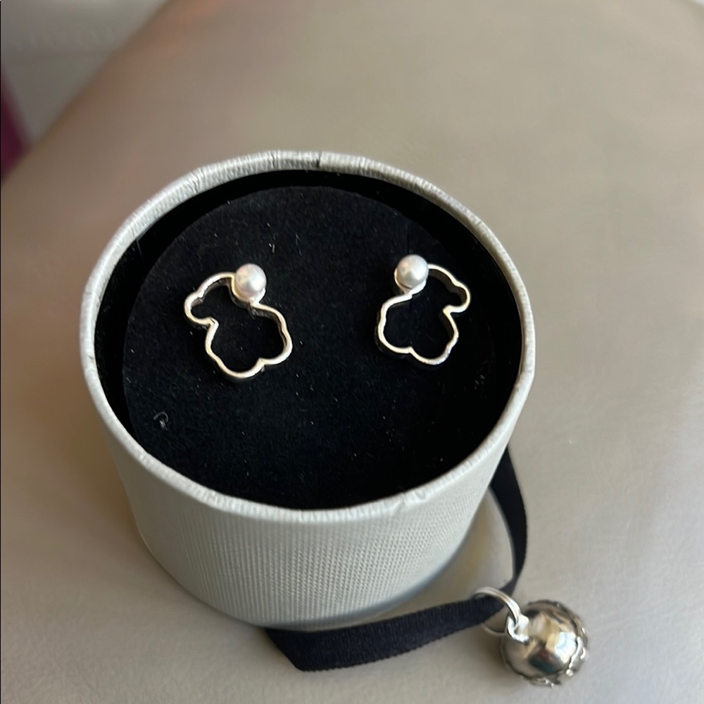 NIB Elegant Silver TOUS Silhouette Freshwater Cultured Pearl Earrings